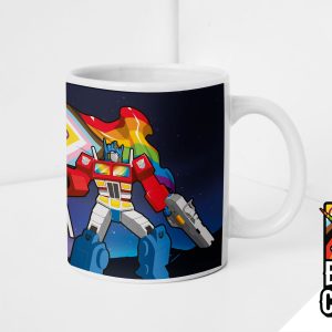 Un mug blanc représentant un robot de dessin animé tenant un blaster avec une cape ornée d'un drapeau arc-en-ciel, sur fond de ciel étoilé. Dans le coin, le logo Break the Closet avec une licorne à crinière arc-en-ciel célèbre la fierté LGBTQIA+.