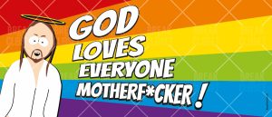 Un personnage de bande dessinée avec une auréole dit "God loves everyone motherf*cker !" sur un fond rayé arc-en-ciel, célébrant la fierté LGBTQIA+.