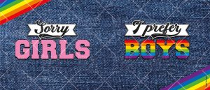 Deux panneaux en denim : l'un dit Sorry Girls en rose, l'autre dit I prefer Boys en lettres arc-en-ciel. Les drapeaux arc-en-ciel dans les coins célèbrent la fierté LGBTQIA+ et l'identité queer.